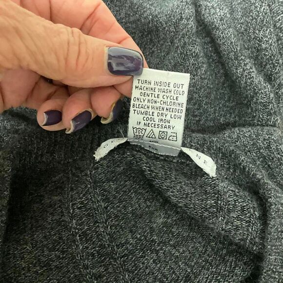 Geoffrey Beene Women's Large Gray 100% Acrylic Pullover V Neck Sweater - Picture 5 of 6
